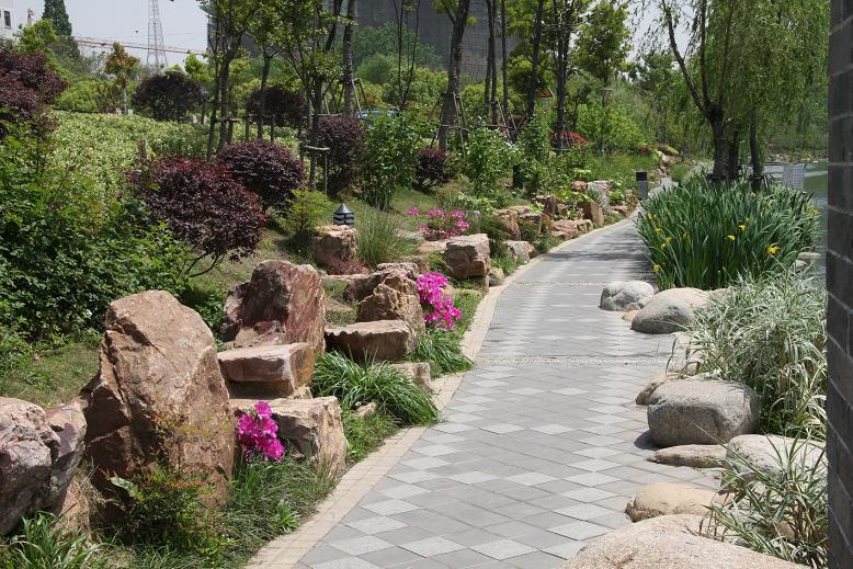 城北護城河擋墻工程